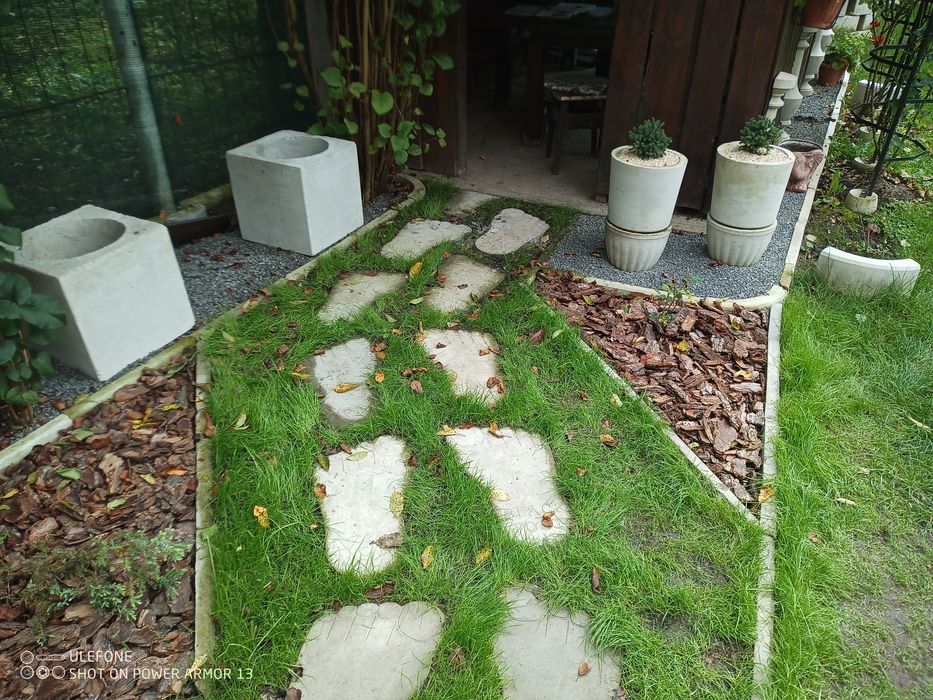 Бруківка-Стопа велетня бетона