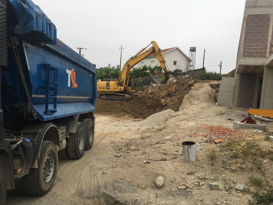 Entulho / Escavacoes/ Dessatero de obras/ entulho