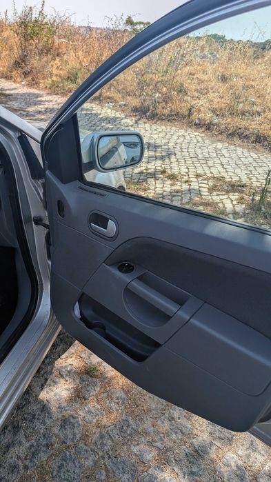 Ford Fiesta — fotografia 8