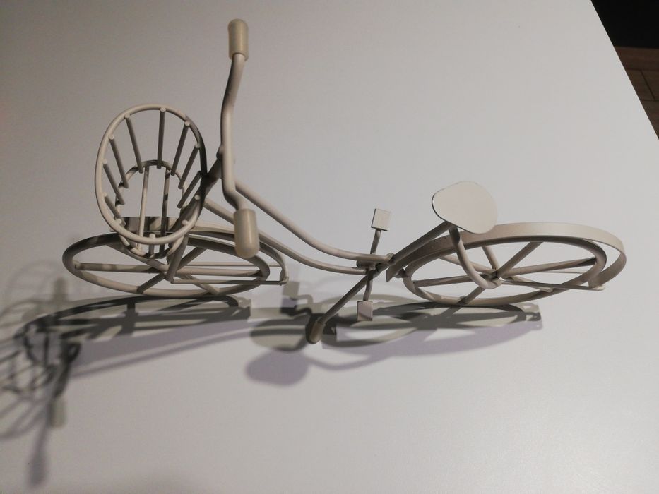 Dekoracyjny metalowy rower biały