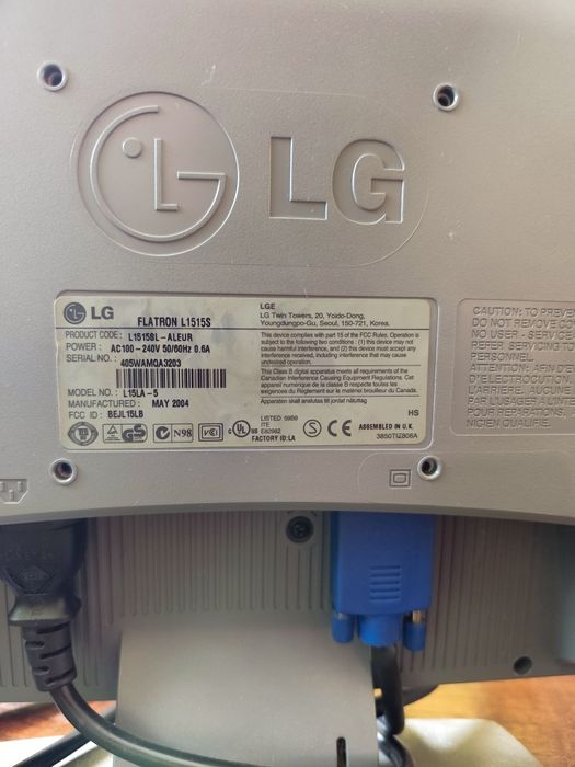 Monitor  LG com cabos