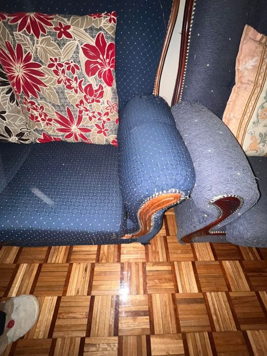 Conjunto de sofá e poltronas