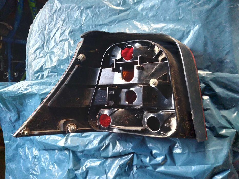 Lampa tyl prawa golf 4