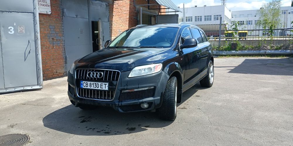 Продам машину ауді Q7