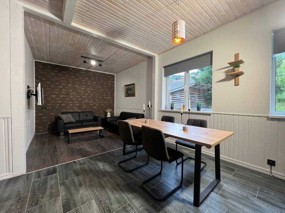 Котедж в Яремчі біля річки, на висоті)