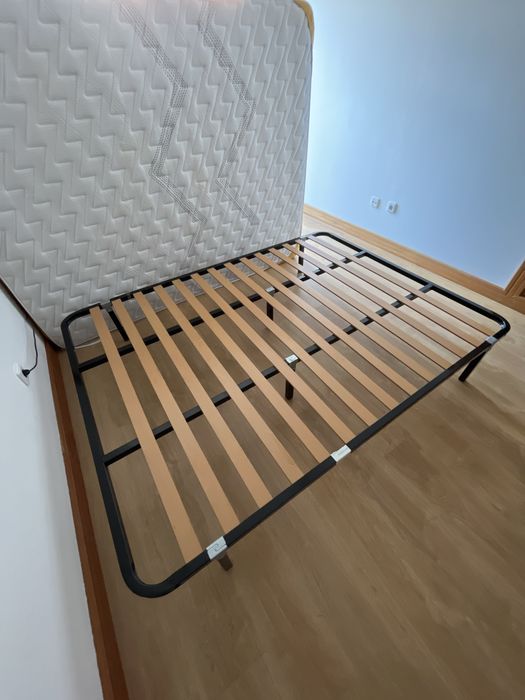 Estrado 200 cm x 150 cm com colchão