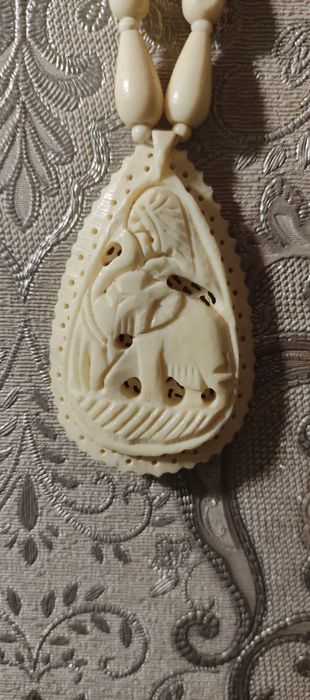 Бусы слоник в хорошем состоянии