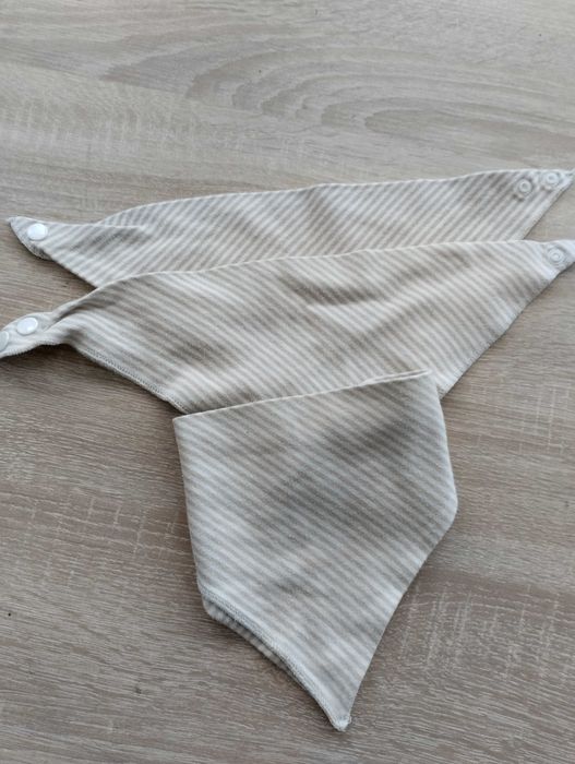 2 sztuki  Chustka pod szyję dla niemowlaka