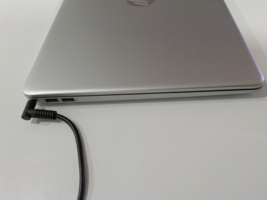 HP Laptop 15s | Intel i7 (11ª Gen) | 12GB RAM | SSD 512GB | Impecável