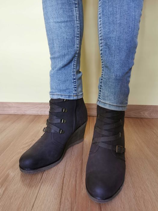 Nowe wysokie botki na koturnie brązowe rozmiar 38,5