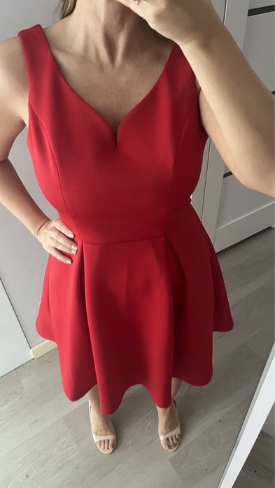 Czerwona elegancka wizytowa rozkloszowana sukienka dekolt serce