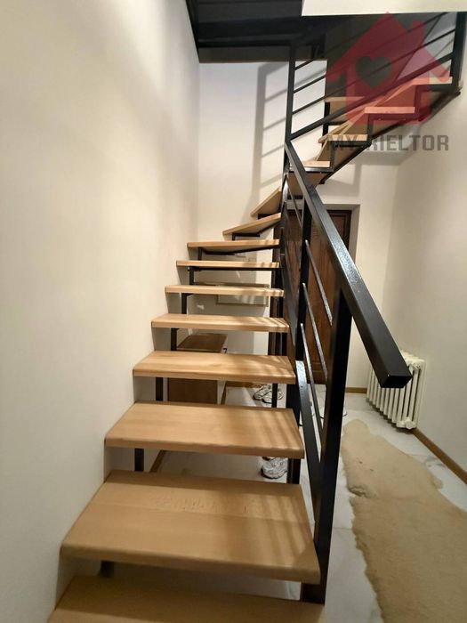 Продаж трикімнатної квартири по вул. Гвардійська