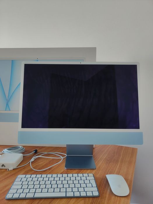 iMac 24” M1 • 16GB RAM • 512GB SSD • Azul • Sem qualquer marca de uso