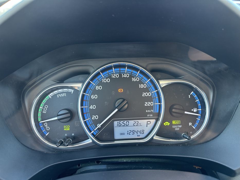 Toyota Yaris Hybrid • Económico
