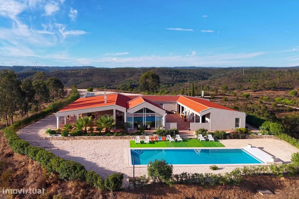 Herdade de 271 Hectares com Villa de Luxo, 9 Lagoas e Mais