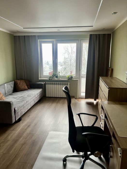 Duży pokój z balkonem i klimatyzacją na wynajem