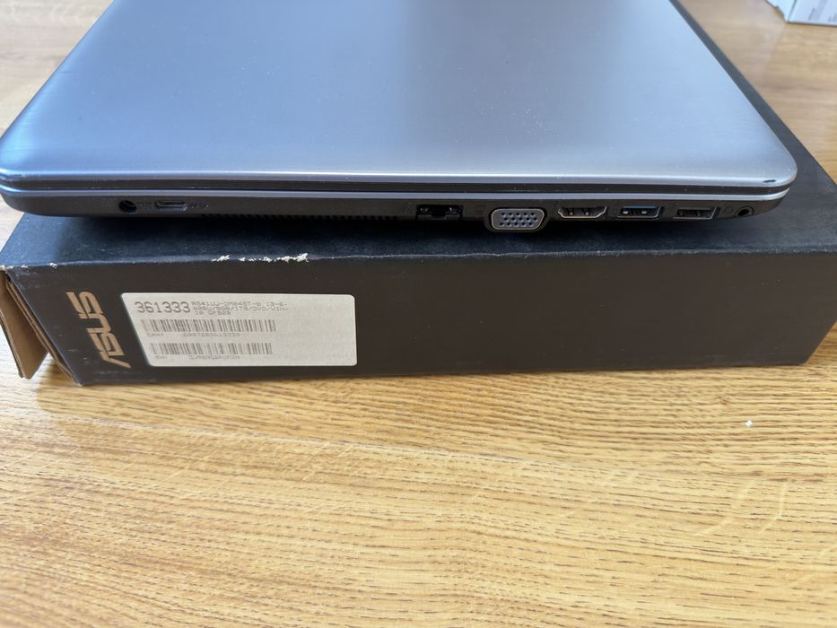 Laptop ASUS R541U