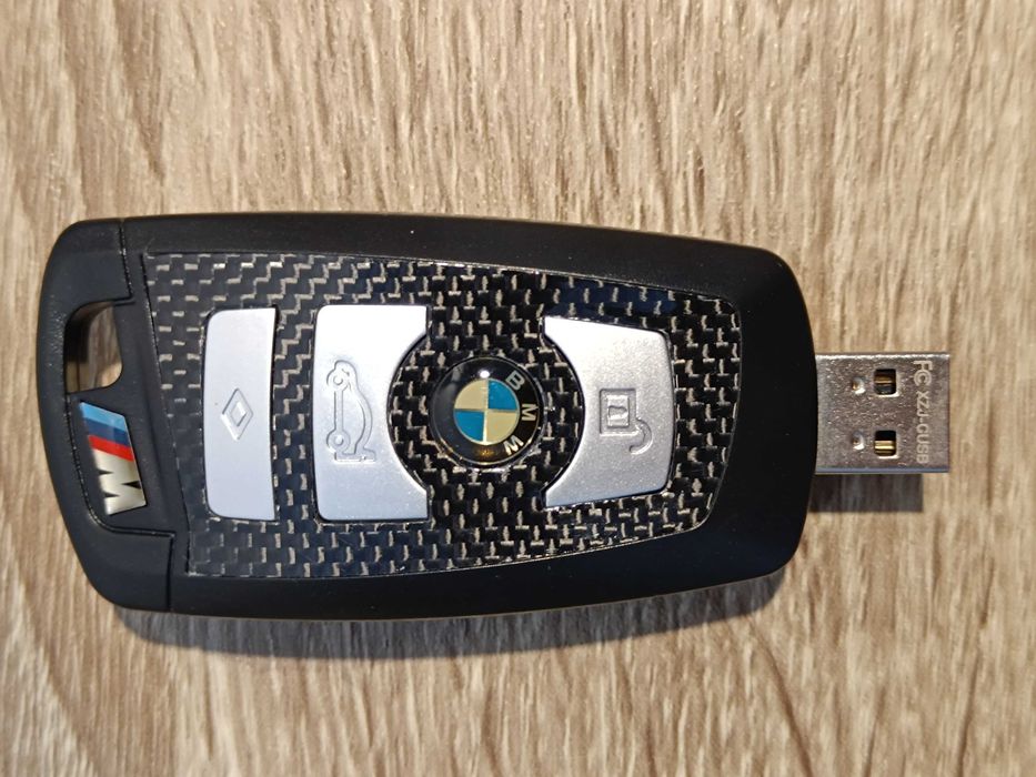 Pendrive BMW w kształcie pilota 8 GB Carbon