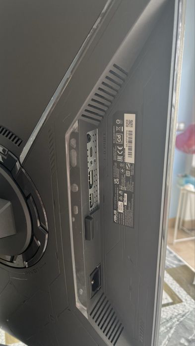 Vendo monitor gaming ASUS ROG Strix XG27ACS em excelente estado, ideal para gaming competitivo e produtividade.