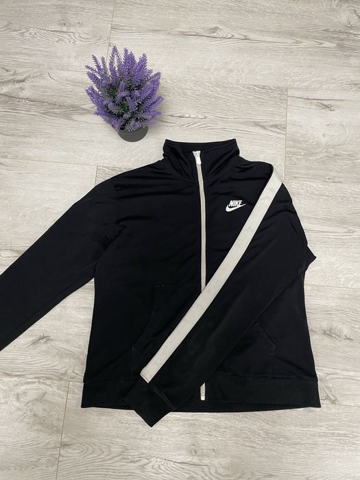 Олімпійка Nike.