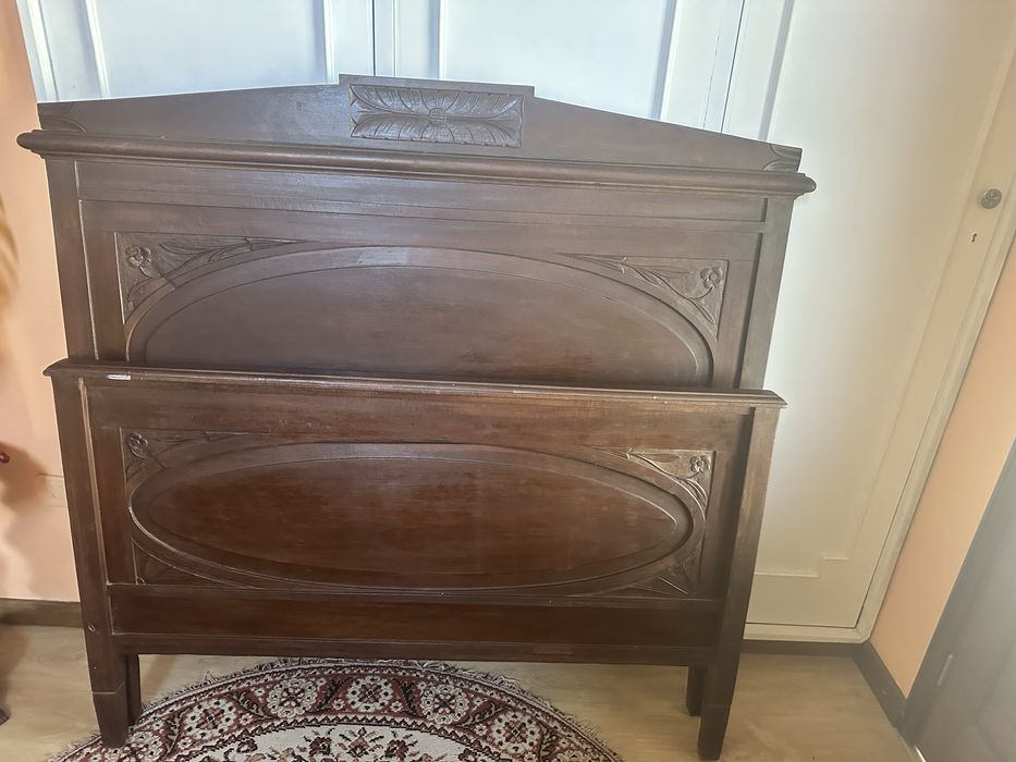 Cama solteiro grande  , com roupeiro igual vintagen