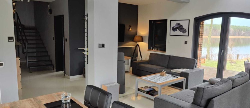 domek nad jeziorem z jaccuzi