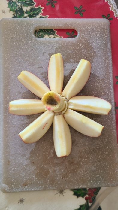 Яблокорезка пластиковая 9 см