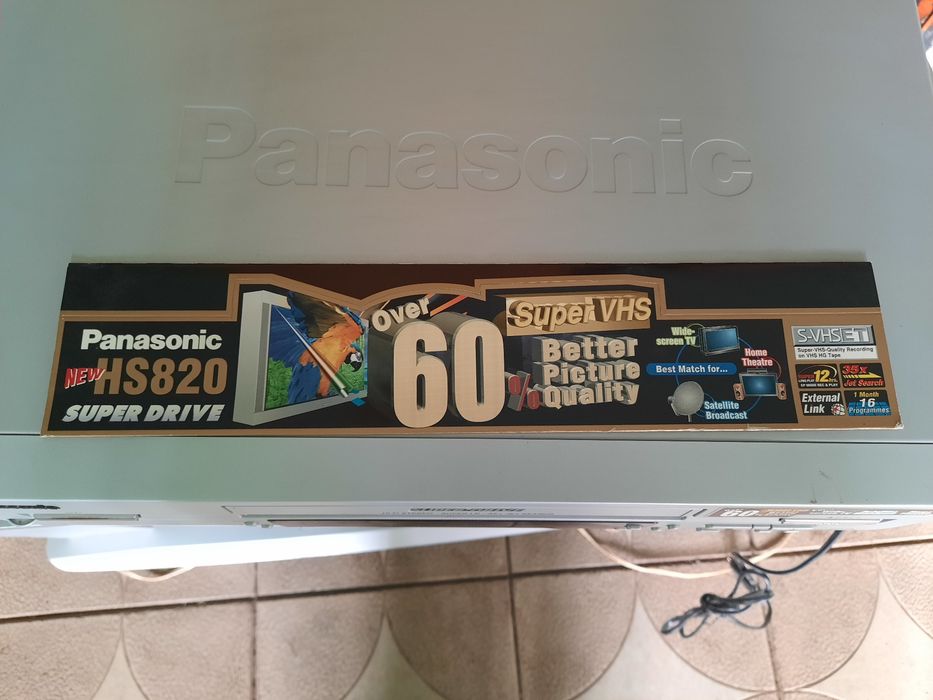 Видеомагнитофон Panasonic NV-HS 820