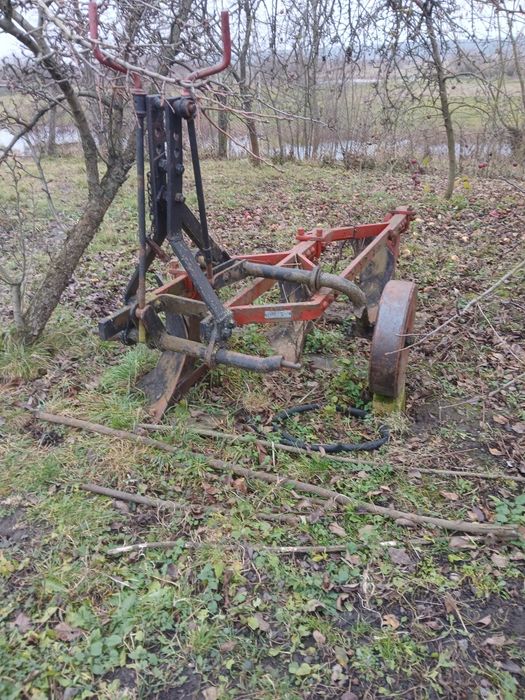 Продам плуг трьохкорпусний