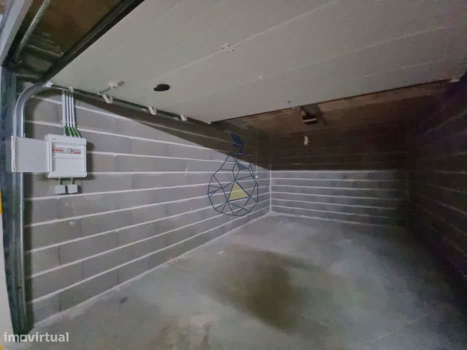 Garagens Box à Venda em Portimão — de 16 m² a 28 m², entre a estação d