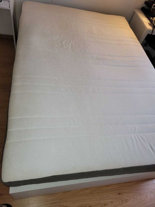 Cama + colchão IKEA