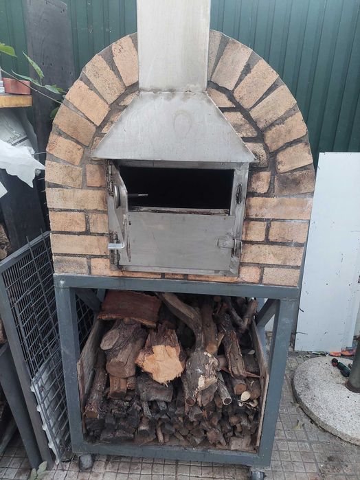 Forno a lenha com pouco uso