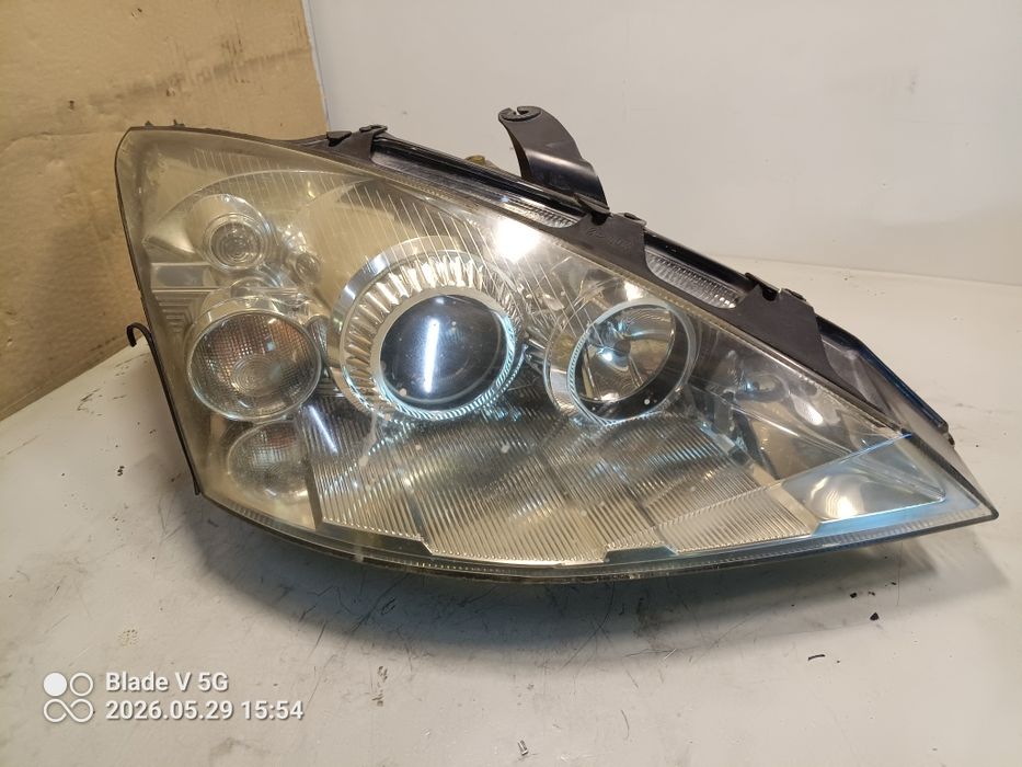 " Focus MK1 lampa prawa przednia EU Xenon