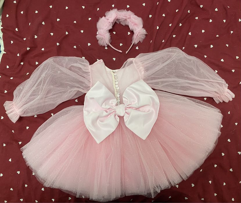 Платя рожеве для Дівчинки на 1 рік.