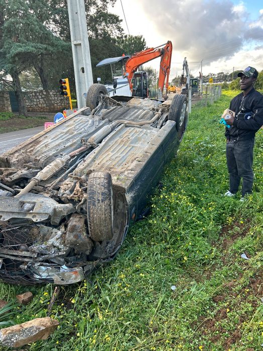 Carro em peças a venda