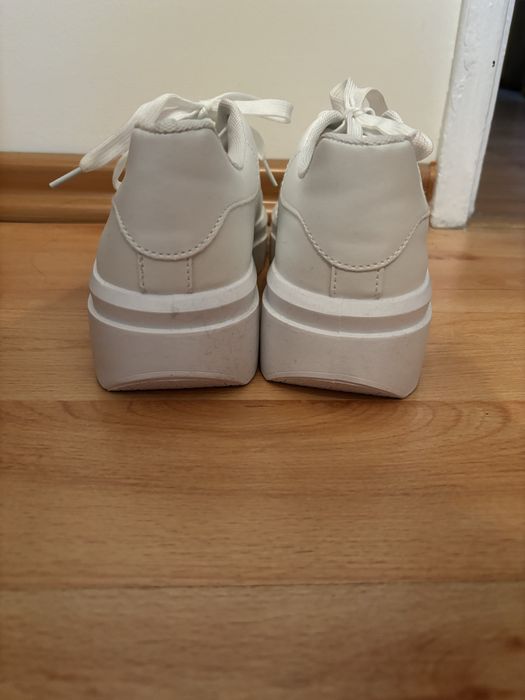 Białe buty damskie adidasy