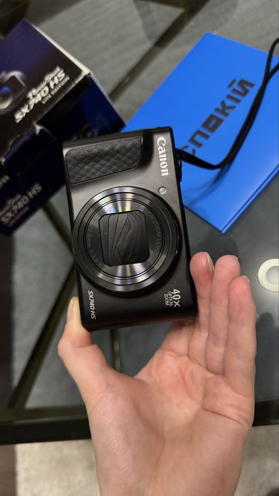 Canon PowerShot SX740