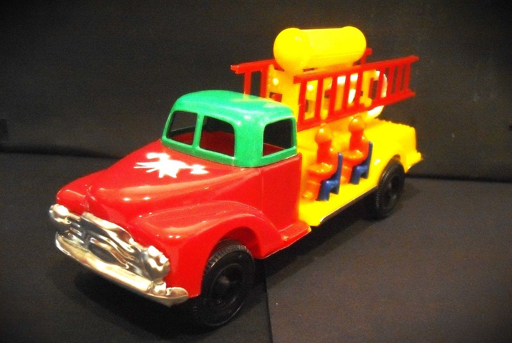 Carro de bombeiros antigo da PEPE