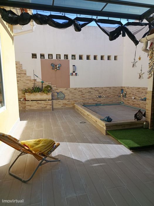 Moradia T2 +2 com piscina aquecida em Samora Correia