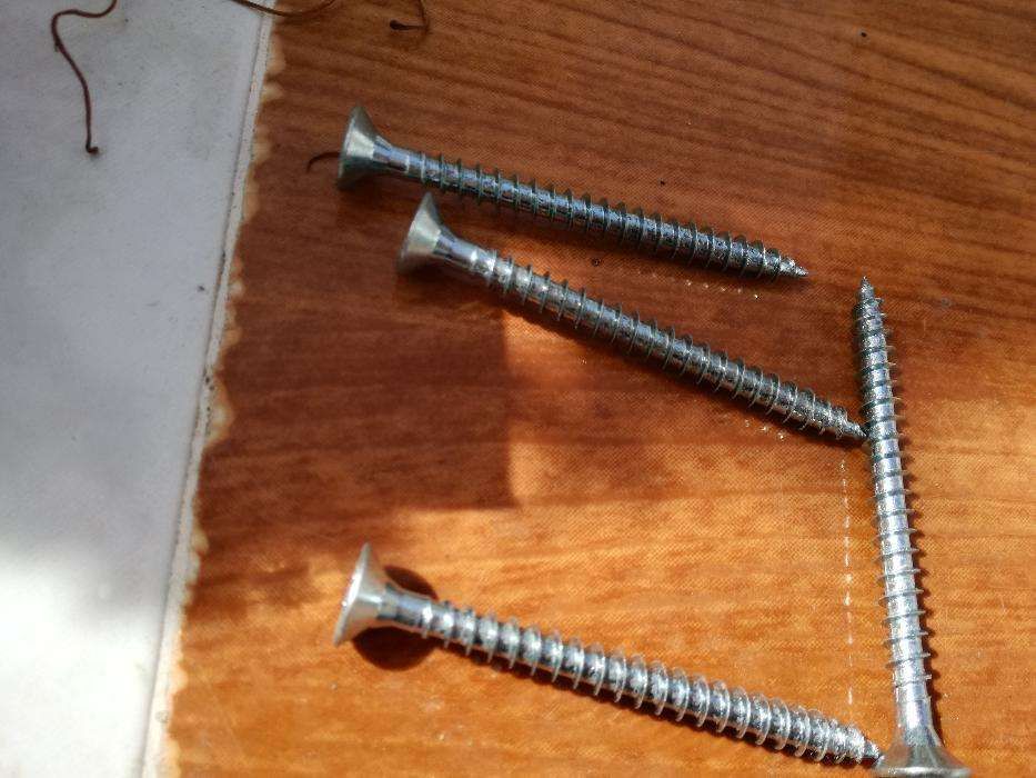 Parafusos ferrosos e niquelados