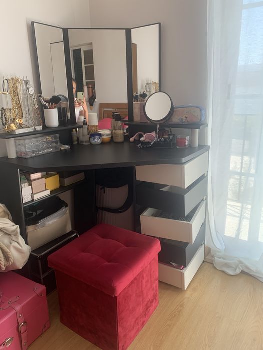 Tocador preto e branco