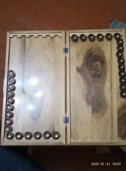 Продам нарды.Массив ореха.