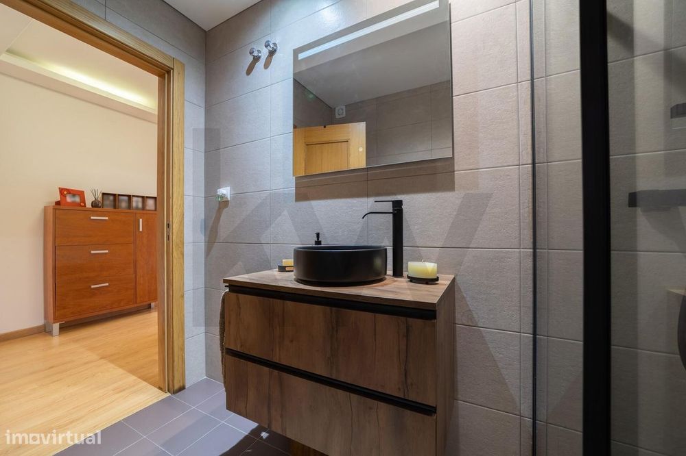Apartamento T3 com Suite, Arrecadação e Garagem para 3 Carros