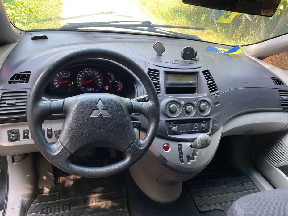 Продаж Мітсубісі Грандіс Mitsubishi Grandis