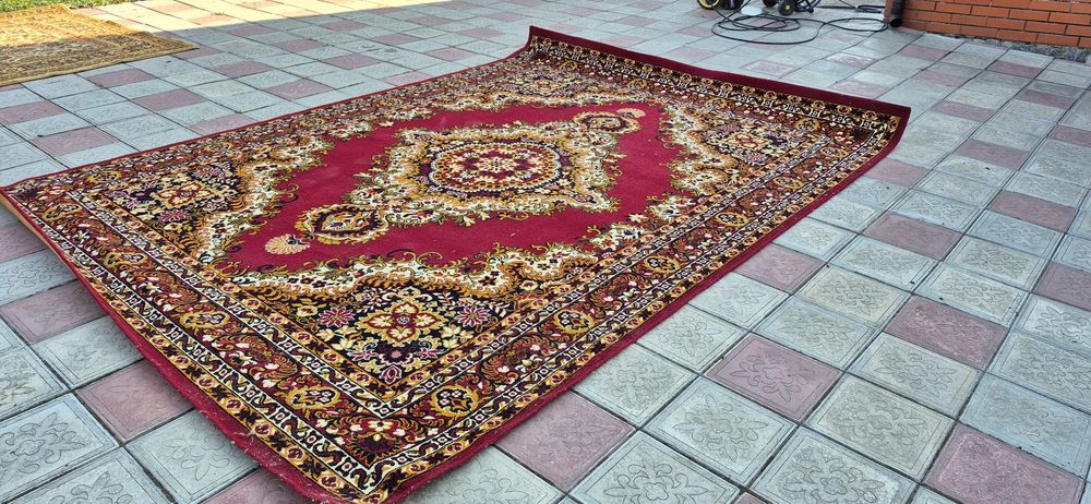 Продам ковер 3×2.5 .Советский.В отличром состоягии.