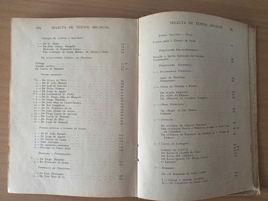 Livro "Textos Arcaicos" de José Pereira Tavares