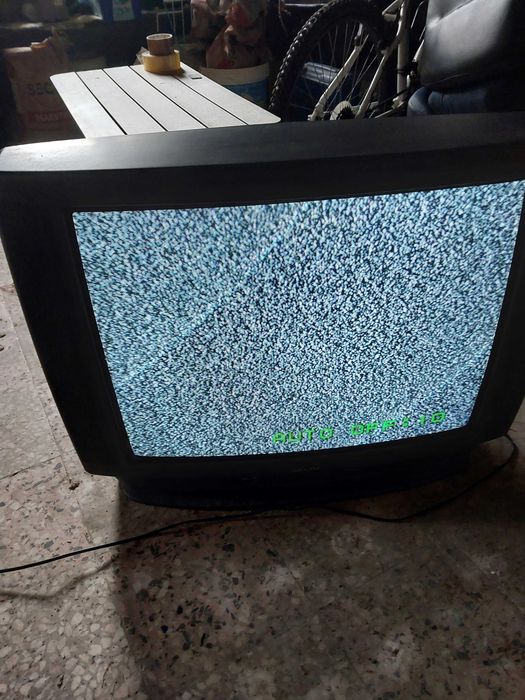 Ofereço televisao grande antiga