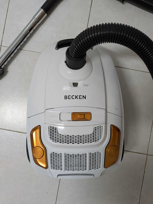 Aspirador com Saco BECKEN BVC3878