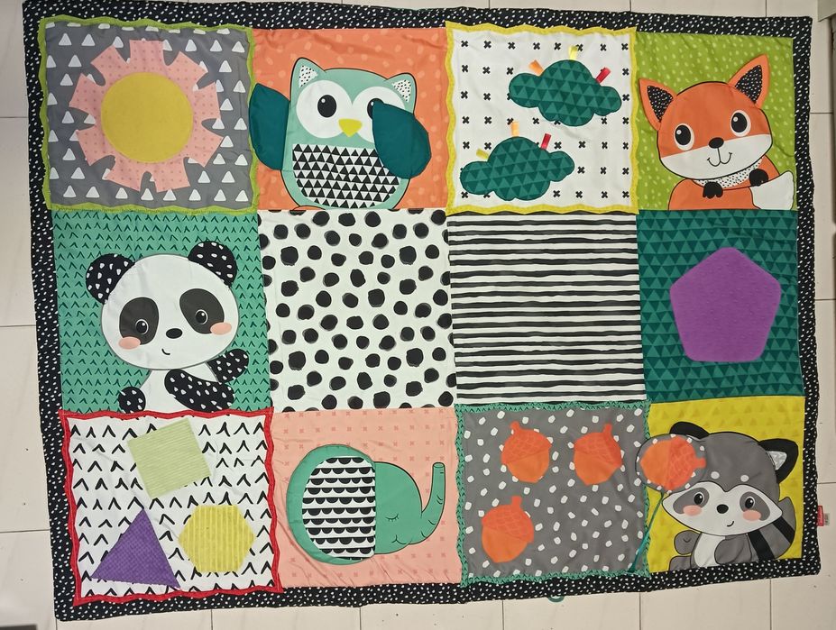 Tapete de atividades bebé