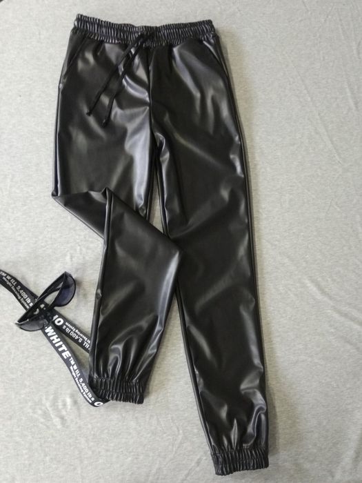 Джогерри шкіряні супер модель в наявності тонкі і на велюрі.